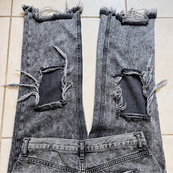 NWT Free People Bottlerocket Grey Maggie Mid Rise Distressed Straight Leg Jeans - Picture 5 of 11